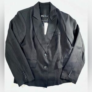NWT Yunclos black blazer. Size Large. Women’s.‎